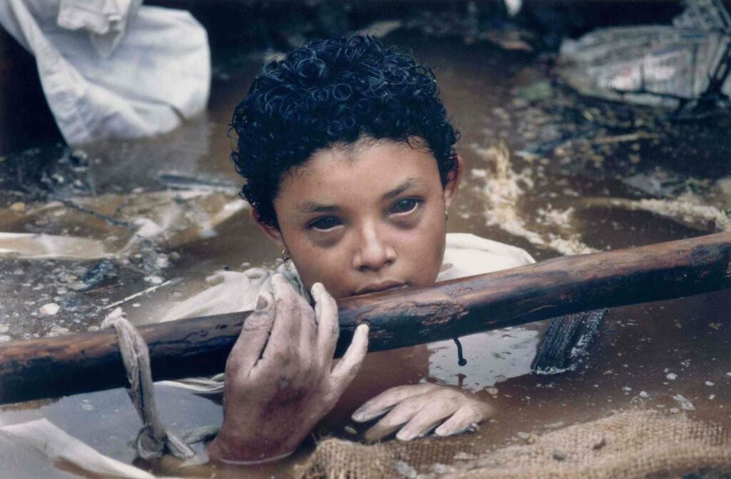 Omayra Sánchez: A brave Colombian girl trapped in volcanic mudflow of the Armero Tragedy 9