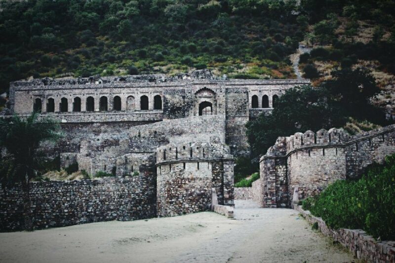 The haunted fort of Bhangarh – A cursed ghost town in Rajasthan 1