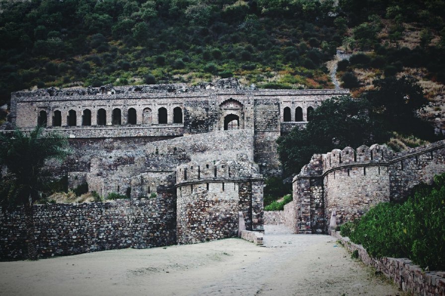 El fuerte embrujado de Bhangarh: un pueblo fantasma maldito en Rajasthan 17