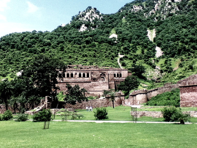 The haunted fort of Bhangarh – A cursed ghost town in Rajasthan 3