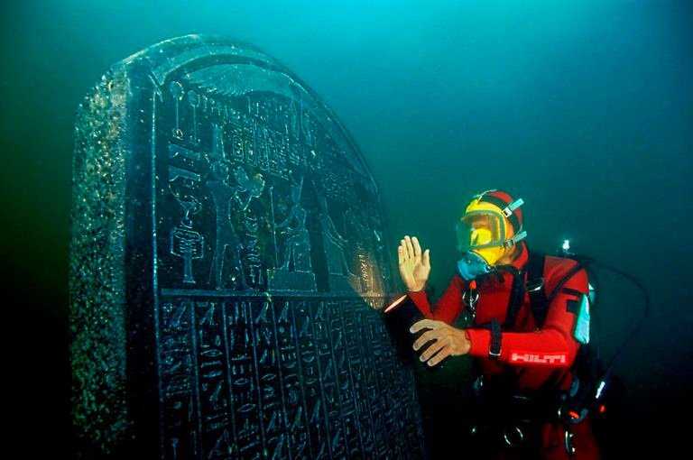 2,400 Jahre alte Körbe, die immer noch mit Früchten gefüllt sind, die in der versunkenen ägyptischen Stadt 3 gefunden wurden