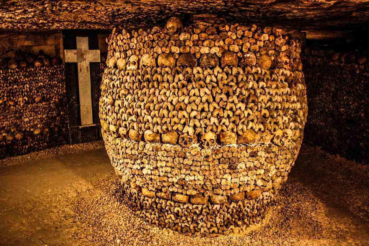 Catacombs: ਪੈਰਿਸ 4 ਦੀਆਂ ਗਲੀਆਂ ਦੇ ਹੇਠਾਂ ਮੁਰਦਿਆਂ ਦਾ ਸਾਮਰਾਜ