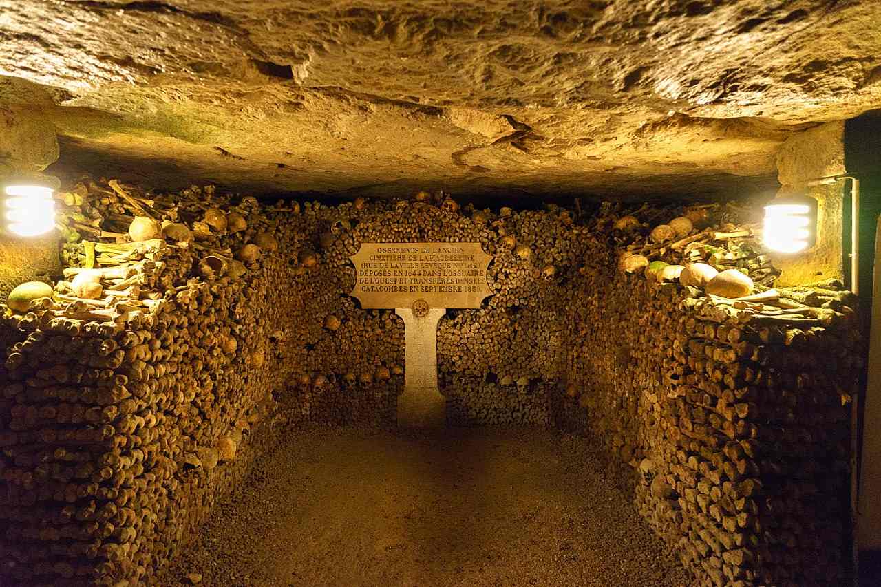 Catacombs: ਪੈਰਿਸ 2 ਦੀਆਂ ਗਲੀਆਂ ਦੇ ਹੇਠਾਂ ਮੁਰਦਿਆਂ ਦਾ ਸਾਮਰਾਜ