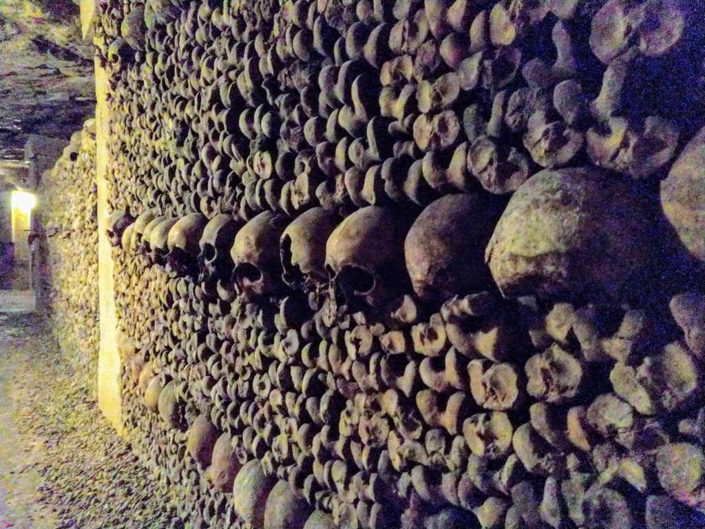Catacombs: ਪੈਰਿਸ 3 ਦੀਆਂ ਗਲੀਆਂ ਦੇ ਹੇਠਾਂ ਮੁਰਦਿਆਂ ਦਾ ਸਾਮਰਾਜ