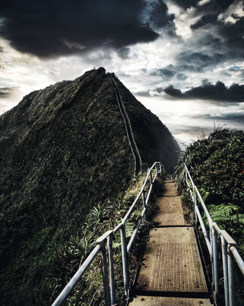 What happened to Daylenn Pua after climbing Hawaii's infamous Haiku Stairs? 2