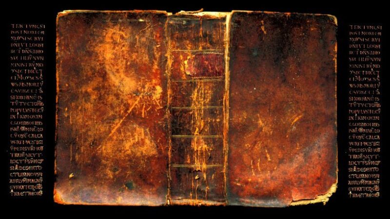 Wouerechten hannert der Devil's Bible, dem Harvard Buch gebonnen an der mënschlecher Haut an der Black Bible 1