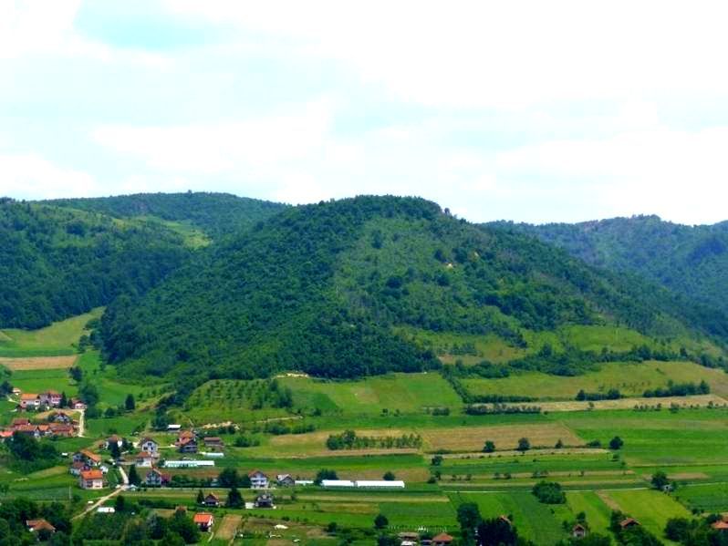 Piramida Bosnia: Struktur kuno maju umur 12,000 taun disumputkeun handapeun bukit? 6