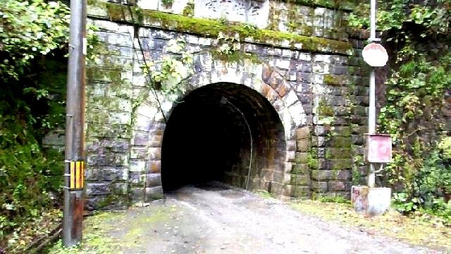 세계에서 가장 무서운 터널 21개 12
