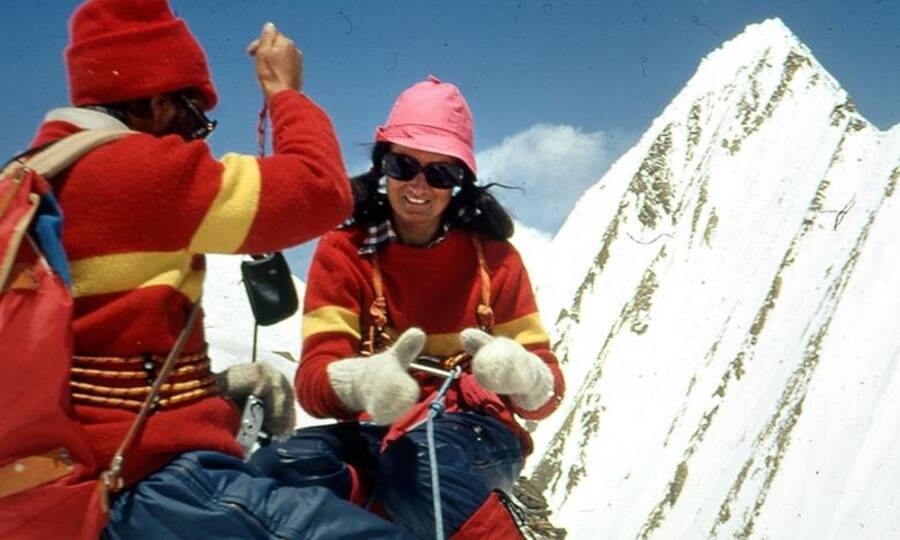 Ганнелор Шматц, Эверестте қайтыс болған алғашқы әйел және Эверест 1 тауындағы өлі денелер