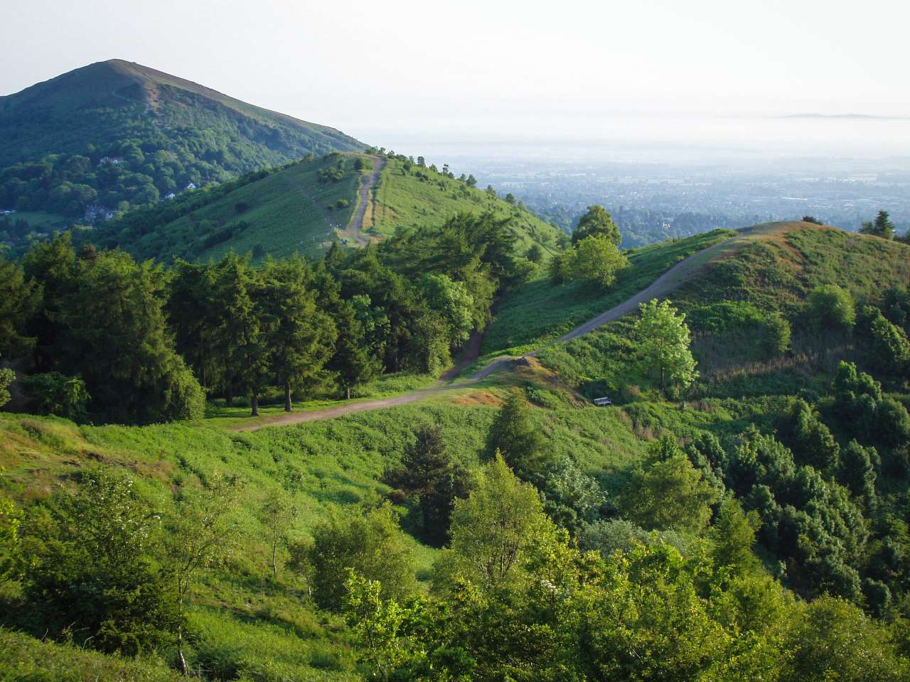 Đồi Malvern ở Vương quốc Anh, được Alfred Watkins tuyên bố là có đường ley chạy dọc theo sườn núi của chúng. © Tín dụng hình ảnh: Wikimedia Commons
