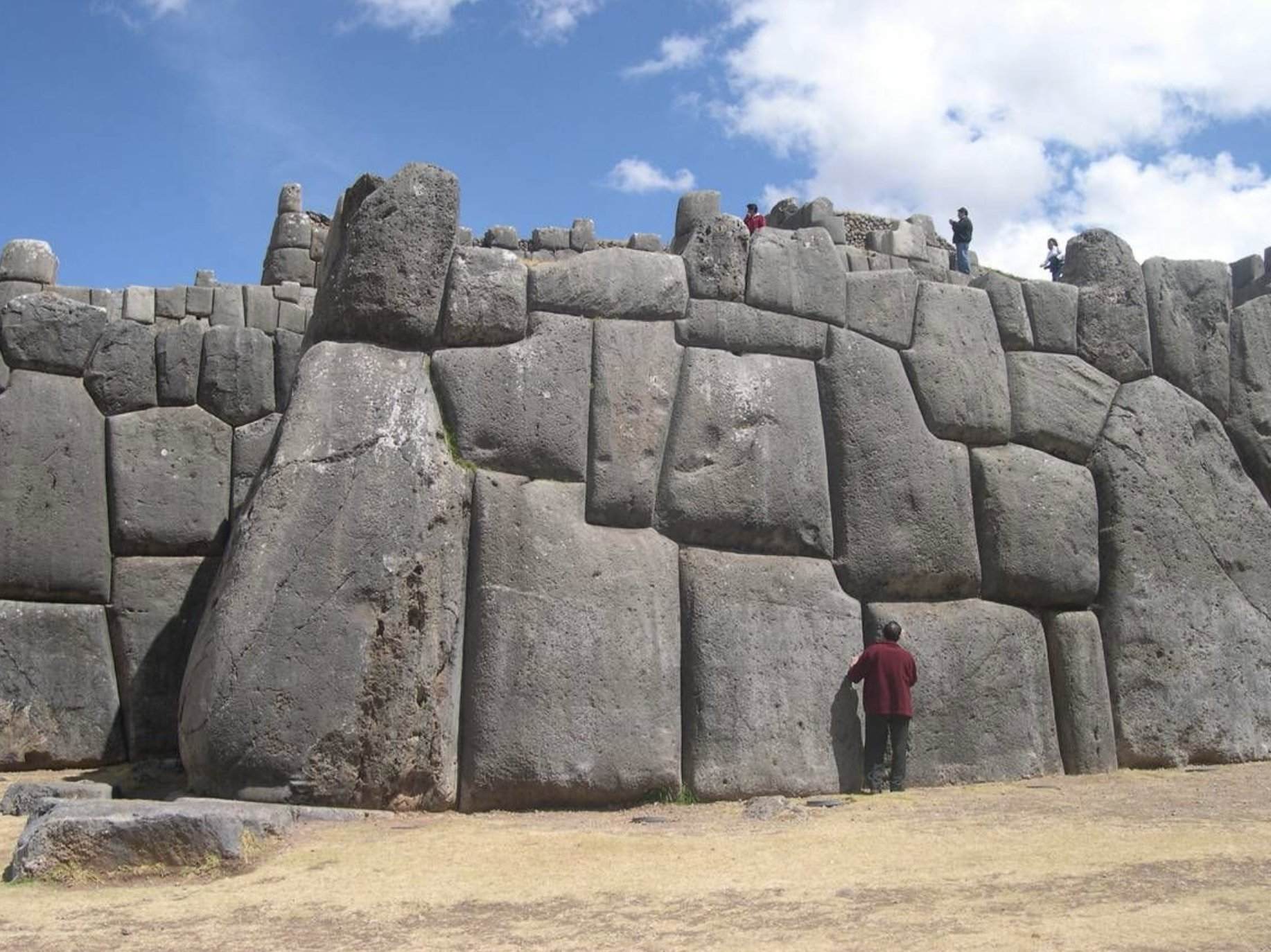 Could ancient Peruvians really know how to melt stone blocks? 2