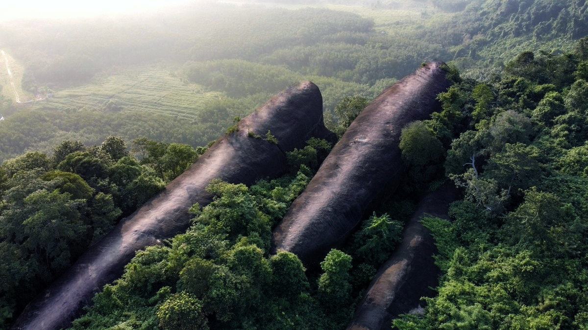 Denne 75 millioner år gamle sten i Thailand ligner et styrtet rumskib 3