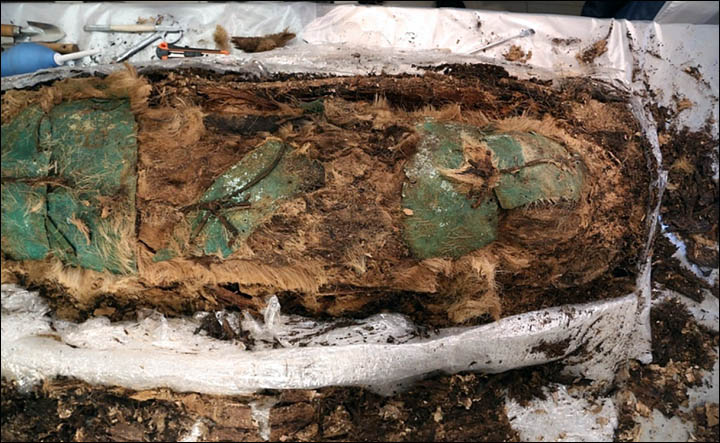 The body was covered with copper or bronze plates on the face, chest, abdomen, groin - and bonded with leather cords © Yamalo-Nenets regional Museum and Exhibition Complex