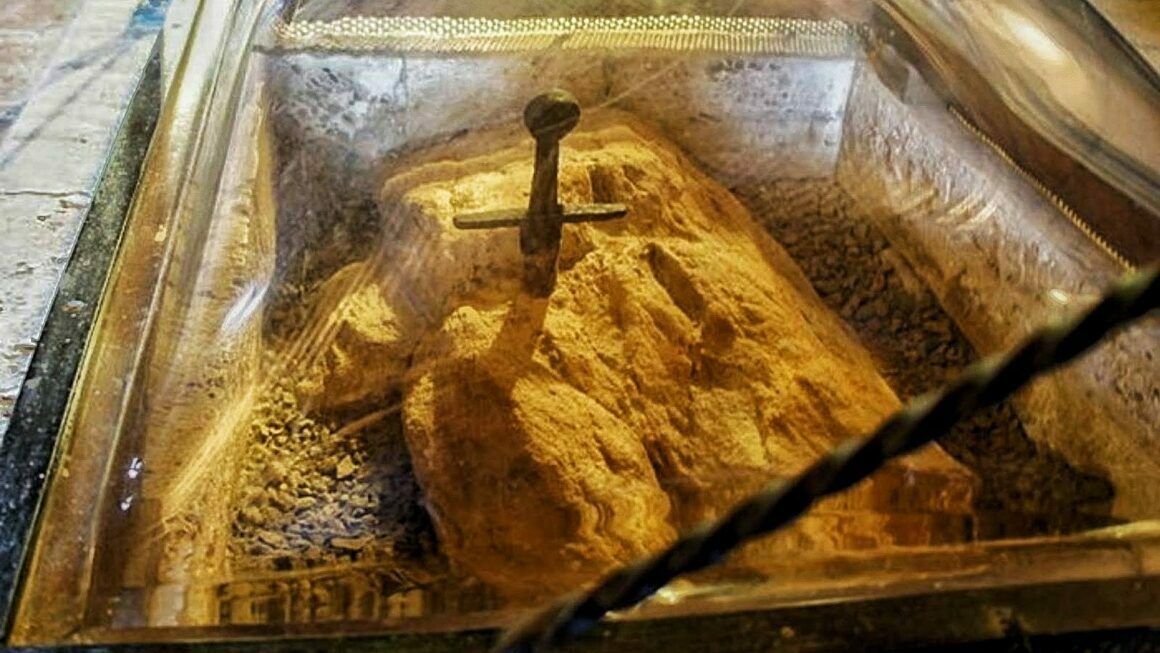 San Galgano의 돌 12에 나오는 이 5세기 전설적인 검의 실화