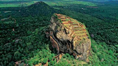 Sigiriya, Oroszlán szikla: A monda szerinti helyet az istenek építették 6