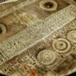 باستان شناسی ممنوعه: لوح مرموز مصری که شبیه صفحه کنترل هواپیما است 1