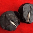 Lanzhou Stone: Tento neobvyklý kámen od sběratele v Lanzhou přitáhl obrovskou pozornost mnoha odborníků a sběratelů. Kámen byl obložen kovovou tyčí se závitem a je podezřelý, že pochází z vesmíru.