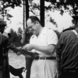 En Affer vum Tuskegee Syphilis Experiment huet säi Blutt vum Dr John Charles Cutler gezunn. c. 1953 © Bildkreditt: Wikimedia Commons