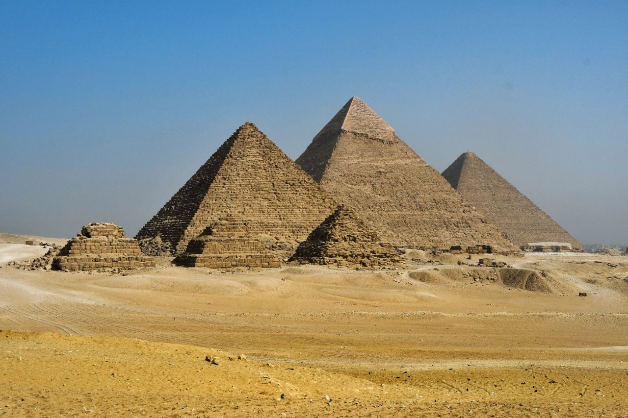 Giza piramisai