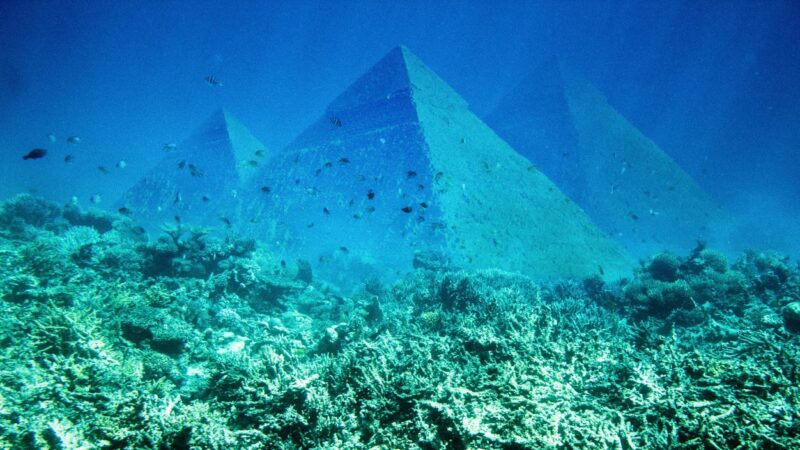 위스콘신의 Rock Lake 1의 가라앉은 피라미드