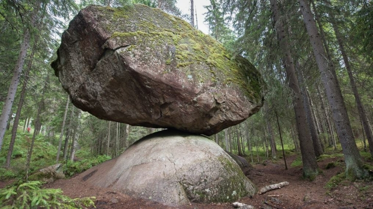 De Kumakivi Balancing Rock a seng onwahrscheinlech Erklärung am finnesche Folklore 7