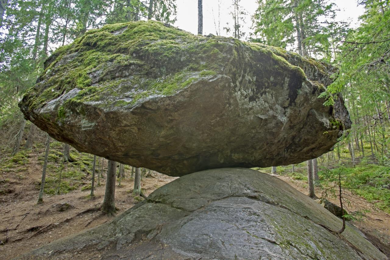 De Kummakivi Balancing Rock en zijn onwaarschijnlijke verklaring in de Finse folklore