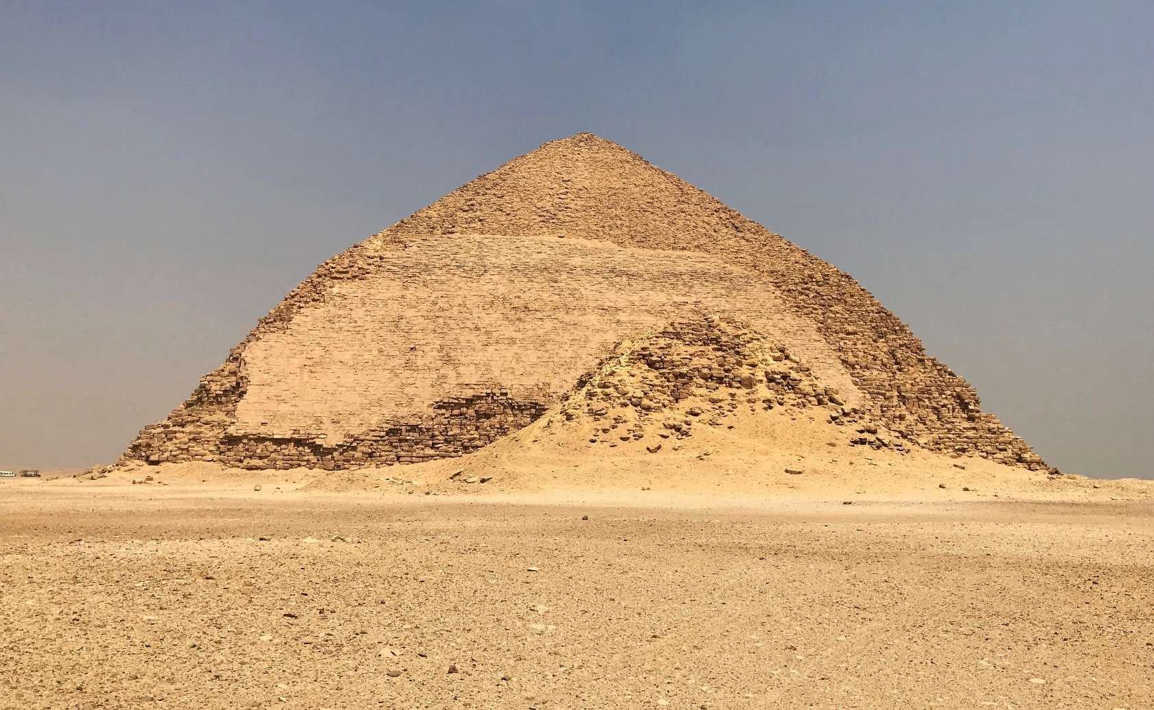구부러진 피라미드, Dahshur, 이집트.