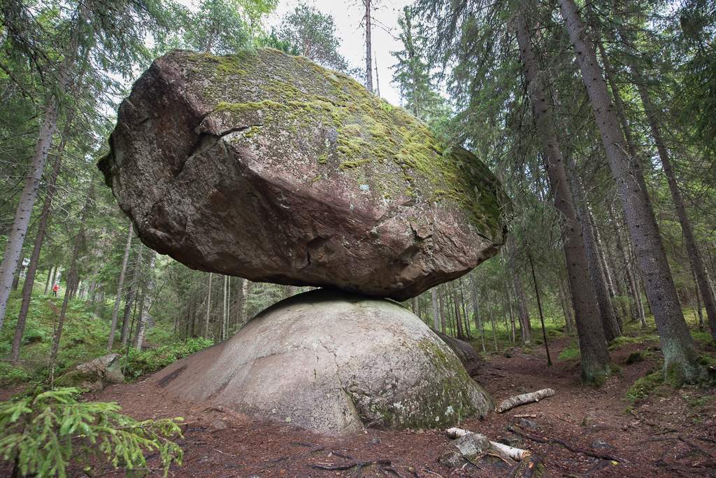 Kummakivi Balancing Rock과 핀란드 민속학 2에서의 그 뜻밖의 설명
