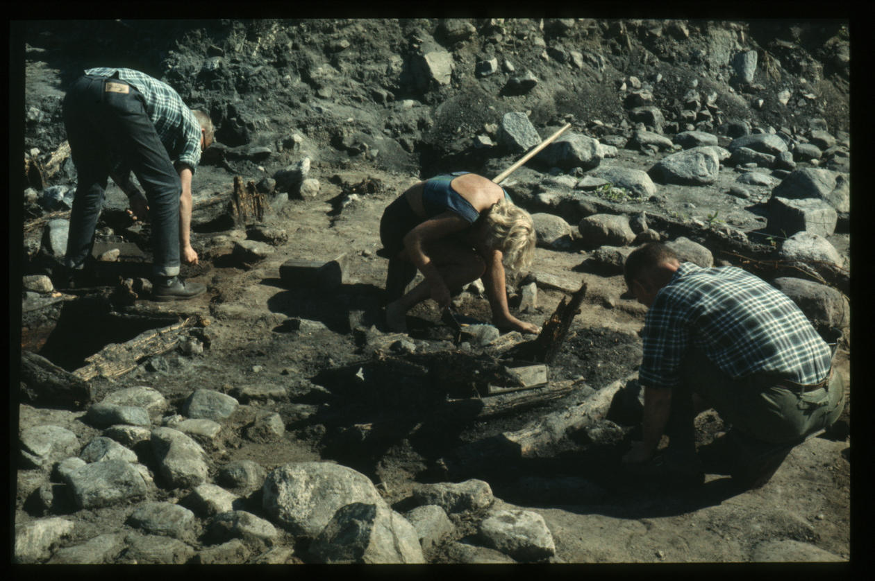 Een deel van het archeologische personeel in Borgund, 1961 Photo
