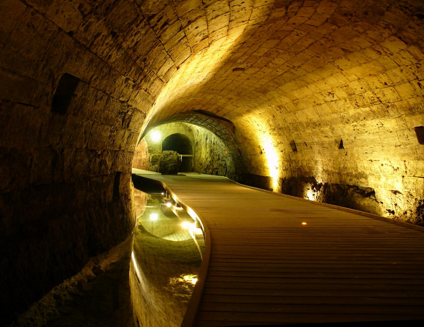 En gammal tunnel byggd av tempelriddarna som förlorats i 700 år, upptäcktes oväntat 2