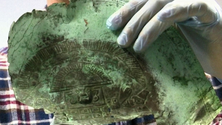 Forntida peruansk dödsmask från 10,000 13 f.Kr.? Den är gjord av ojordiskt material! XNUMX