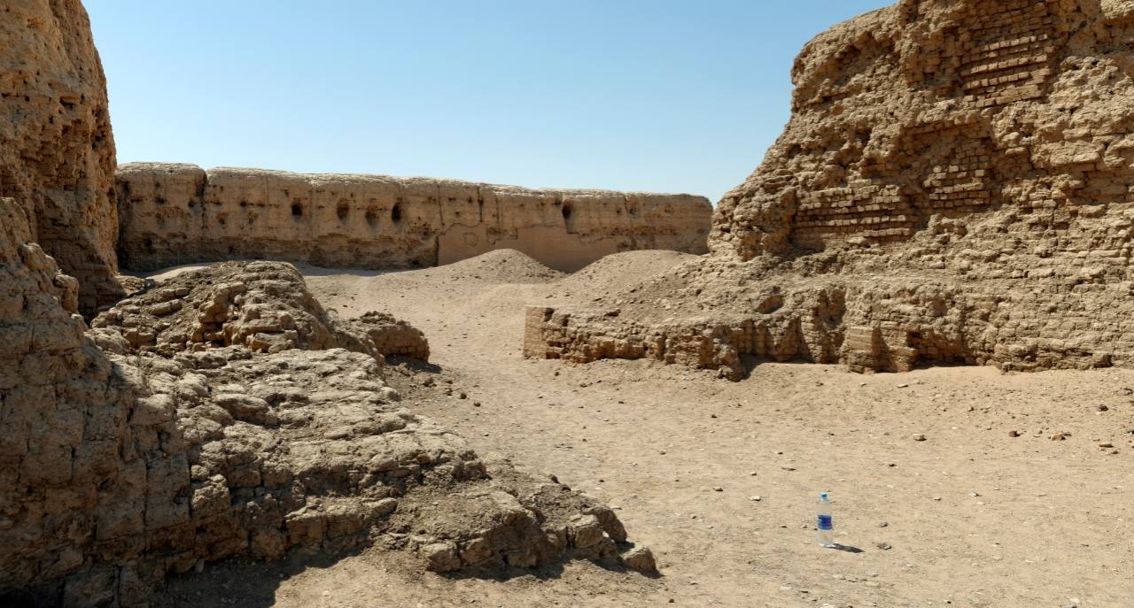 Site prédynastique émergeant du sable : Nekhen, cité du Faucon 7