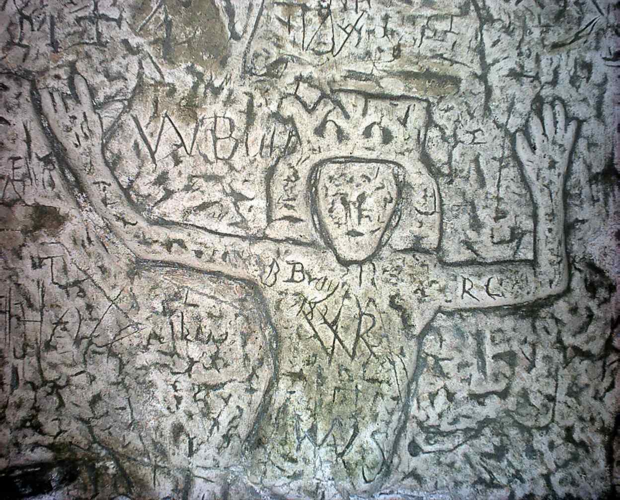 Mystiska symboler och sniderier i konstgjorda Royston Cave 2