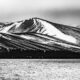 Černý sníh hory Telefon Bay sopečný kráter, Deception Island, Antarktida. © Shutterstock