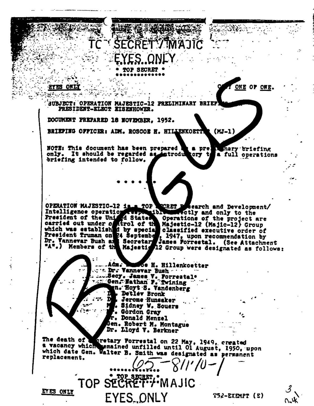Majestic 12 Leta 1988 sta dva urada FBI prejela podobni različici dopisa z naslovom "Operacija Majestic-12 ...", ki je trdil, da je zelo tajen vladni dokument. Videti je bilo, da je memorandum seznanitev novoizvoljenega predsednika Eisenhowerja s tajnim odborom, ustanovljenim za izkoriščanje izterjave nezemeljskega letala in prikrivanje tega dela pred javno preučitvijo. Preiskava letalskih sil je ugotovila, da je dokument ponarejen.