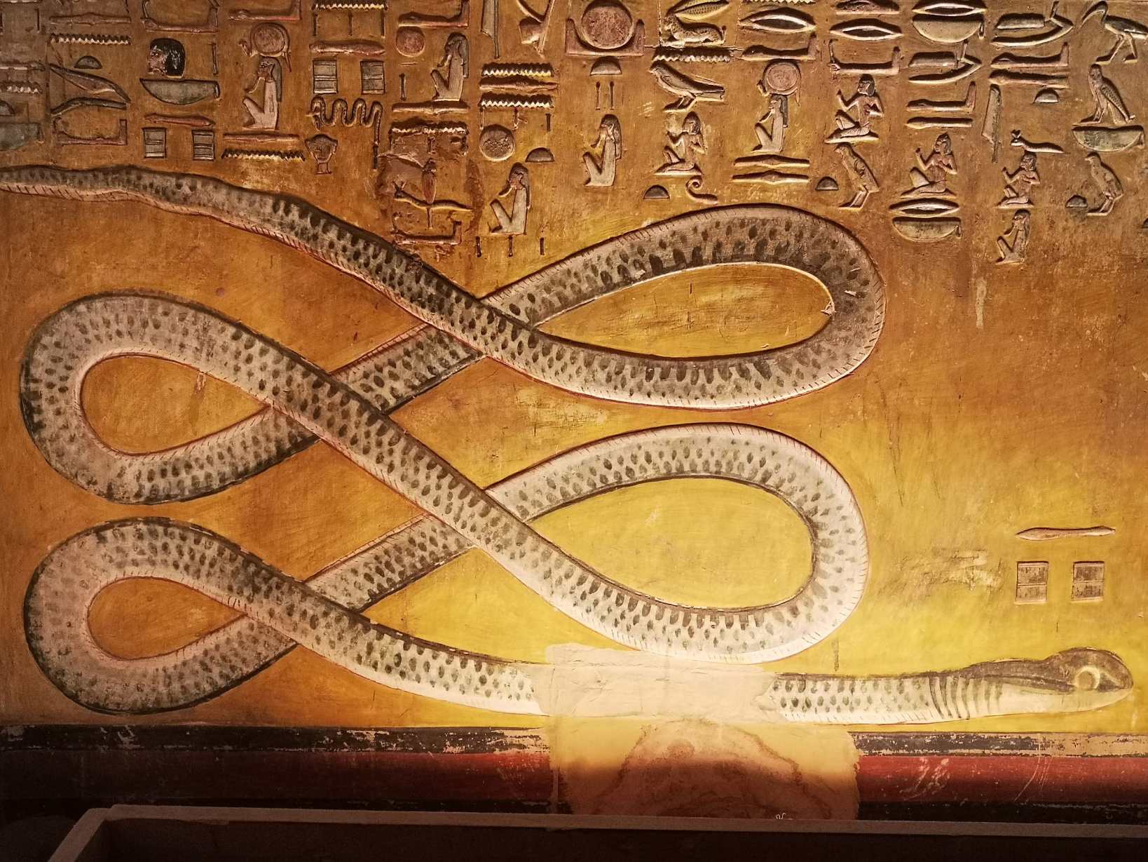 Alte ägyptische Kunst, die Apep darstellt