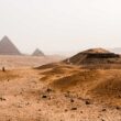 Berömda egyptiska pyramiderna i Giza. Landskap i Egypten. Pyramid i öknen. Afrika. Världens under