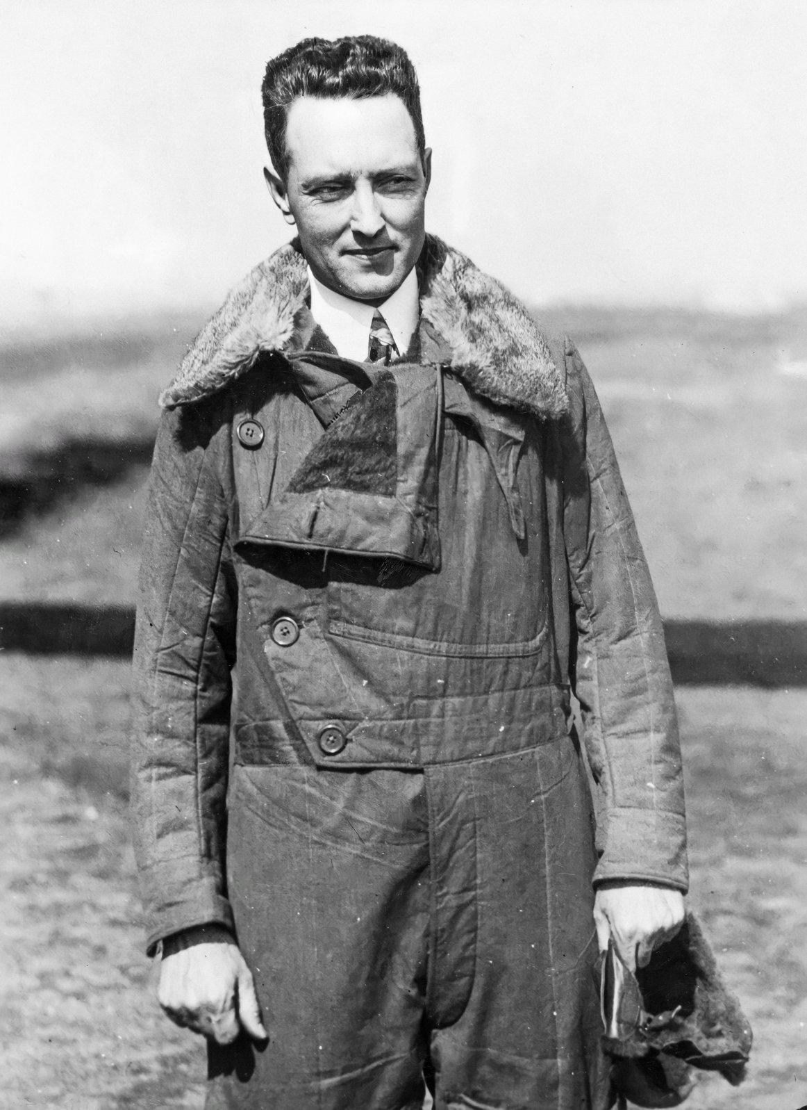 Richard Evelyn Byrd Jr. em jaqueta de vôo, década de 1920