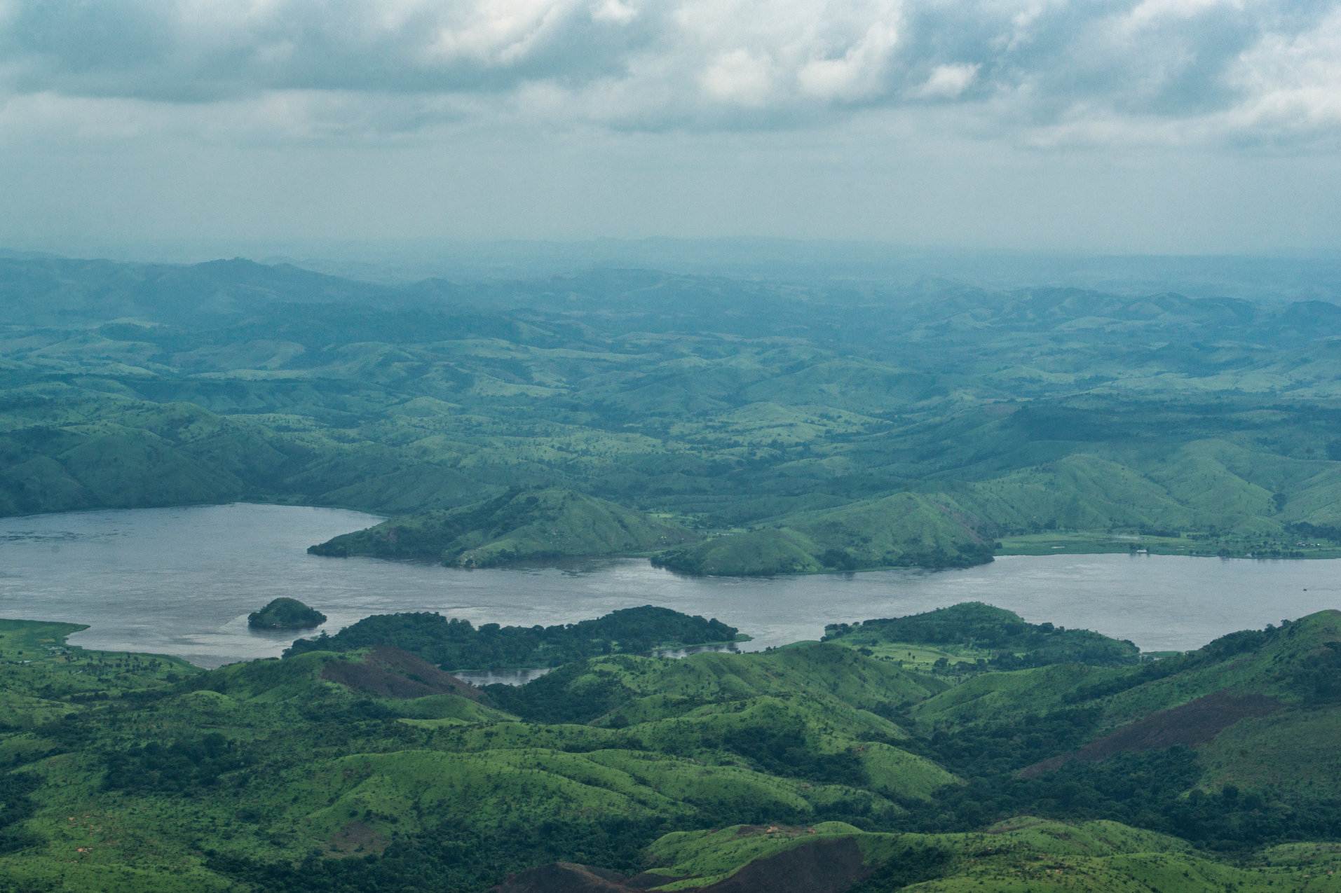Mokele-Mbembe - tus dab tsis paub nyob hauv Congo River Basin 2