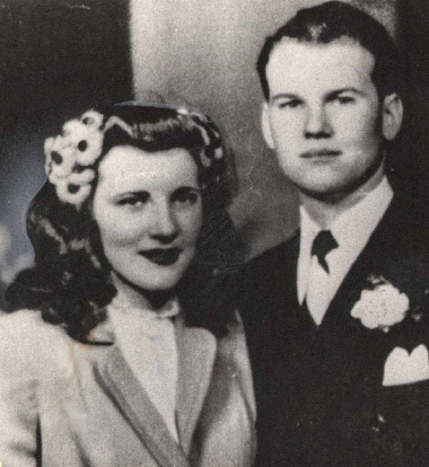 На снимката тук са Сам и Мерилин Шепърд, млада и привидно щастлива двойка. Двамата се женят на 21 февруари 1945 г. и имат едно дете заедно, Сам Рийз Шепърд. По време на убийството Мерилин е била бременна с второто си дете.