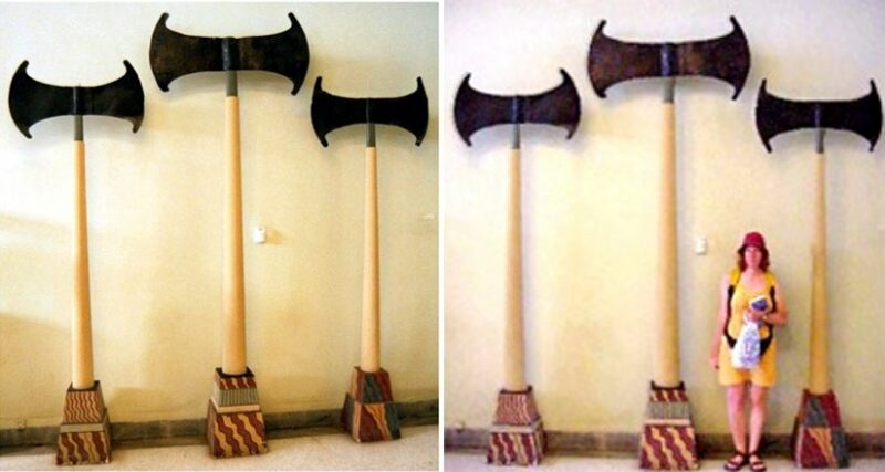 Antigos machados duplos gigantes minóicos. Crédito da imagem: Woodlandbard.com