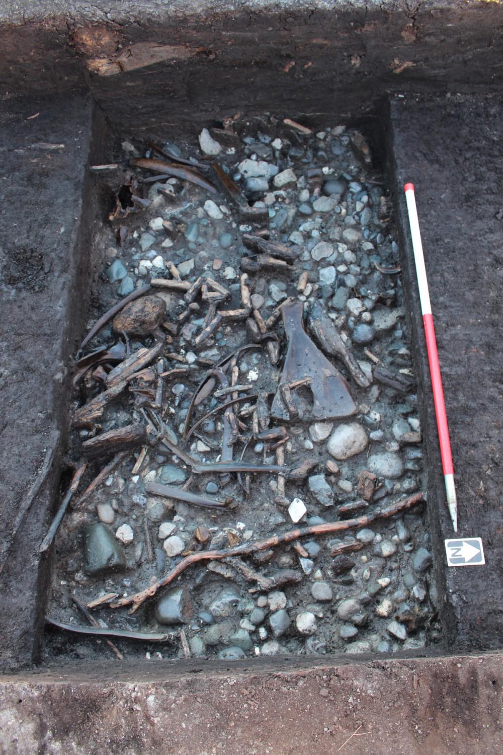 Artefatos descobertos no leito de um lago no local de coleta de caçadores em Scarborough.