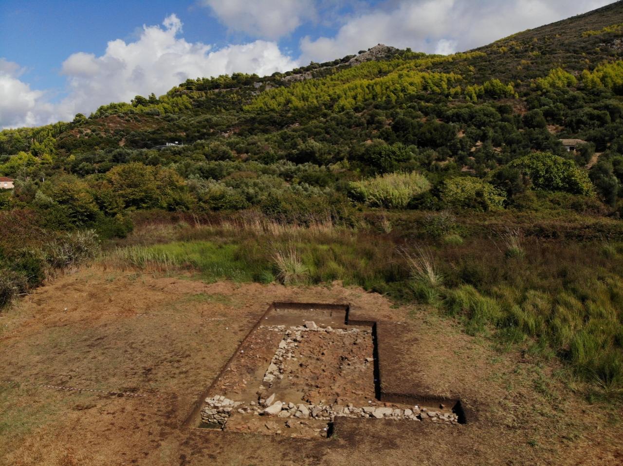 Открытие храма Посейдона, расположенного на стоянке Клейди близ Самикона в Греции 3