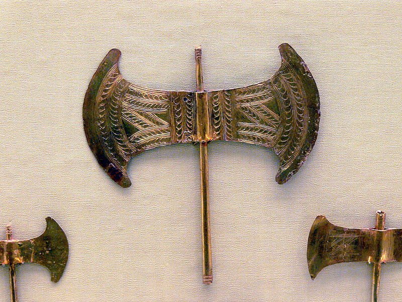 An ornamented golden Minoan labrys, but normal size. Image credit: Wolfgang Sauber
