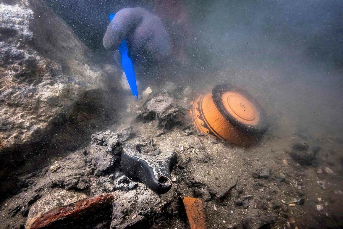 Des paniers vieux de 2,400 10 ans encore remplis de fruits trouvés dans la ville égyptienne submergée XNUMX
