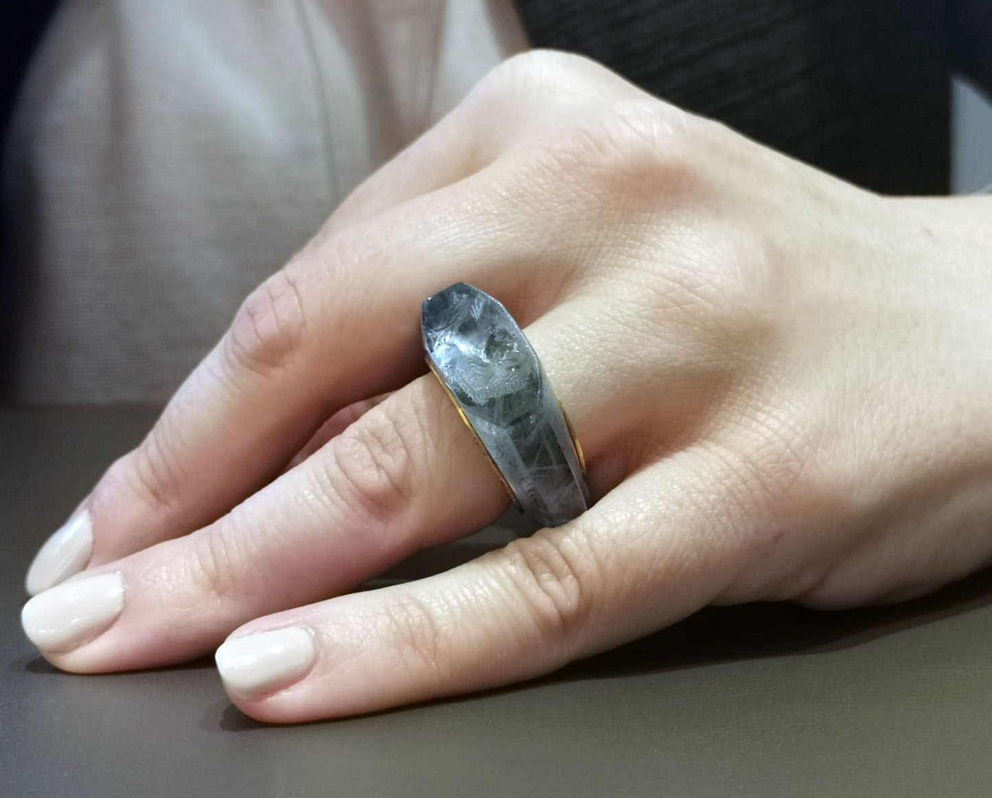 Зашеметяващият пръстен със сапфир на Калигула на 2,000 години разказва за драматична любовна история 3