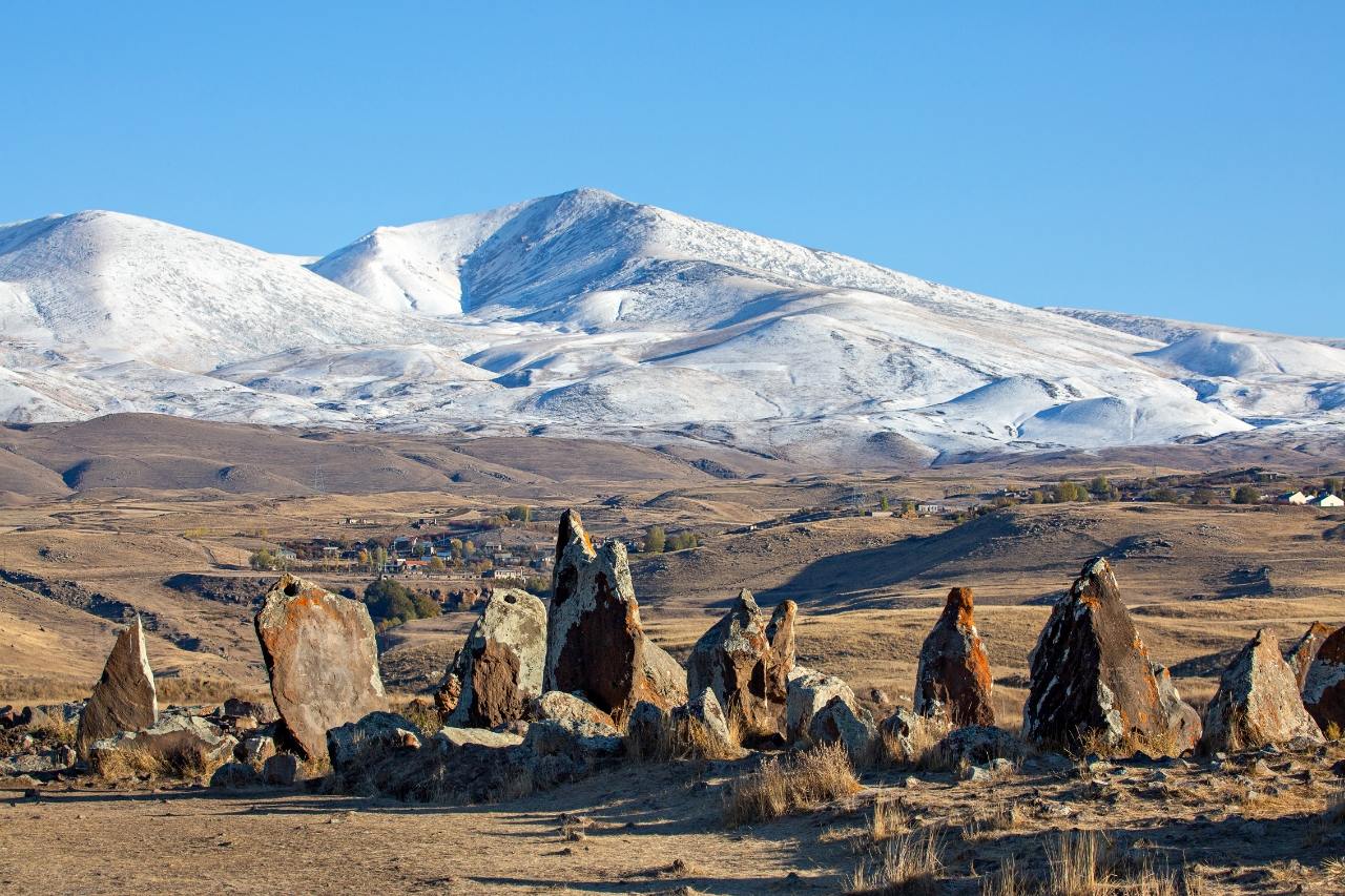 လျှို့ဝှက်ဆန်းကြယ်သော "Armenian Stonehenge" ၏ရည်ရွယ်ချက်ကိုထုတ်ဖော်ခဲ့သည်။ ၉