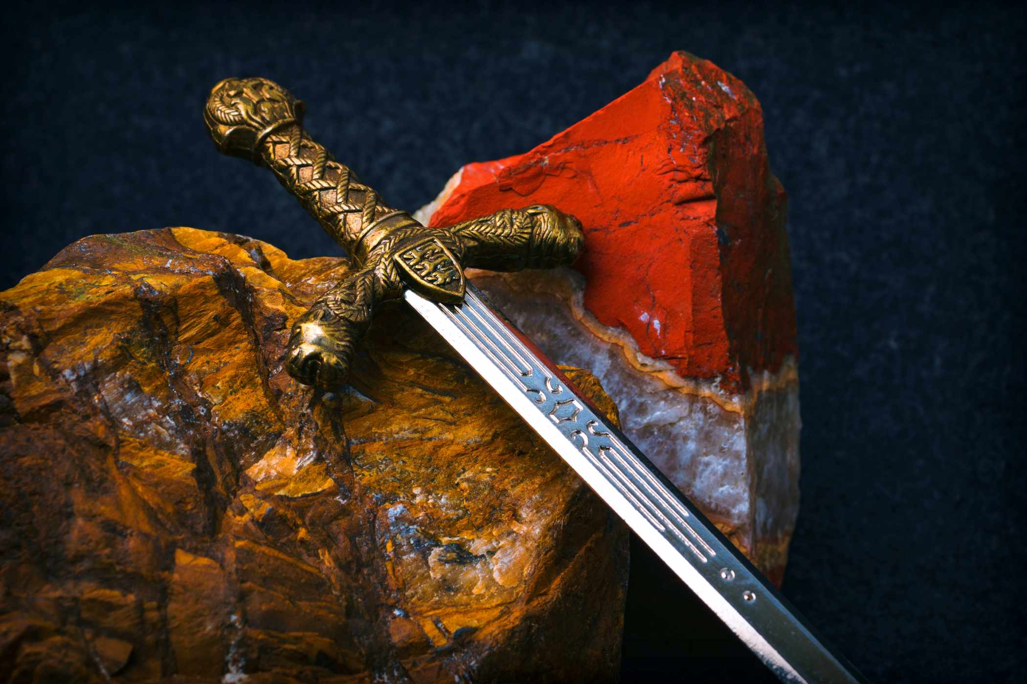 Deinsleifa leģendu atklāšana: karaļa Hēnija mūžīgo brūču zobens 2