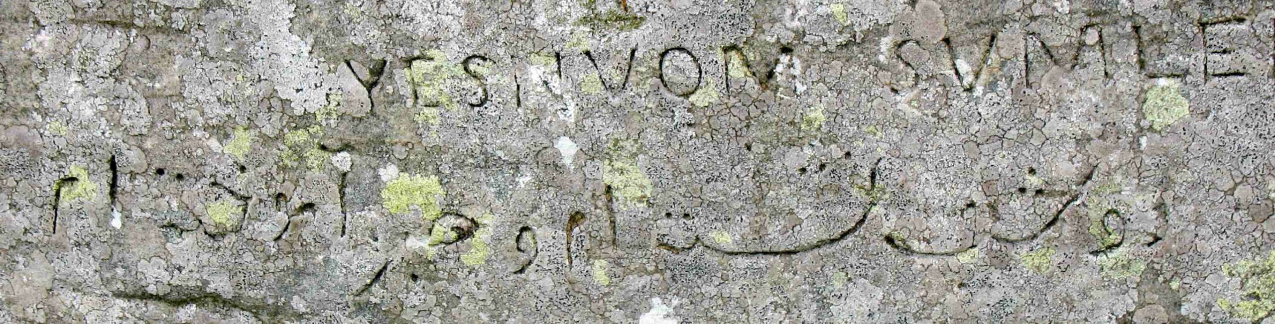 This is an inscription in Persian calligraphy on the Dwarfie Stane. It was left by captain William Henry Mounsey of Castletown and Rockcliffe, who camped here in 1850, and reads: "I have sat two nights and so learnt patience". Above the Persian is his name written backwards in Latin.