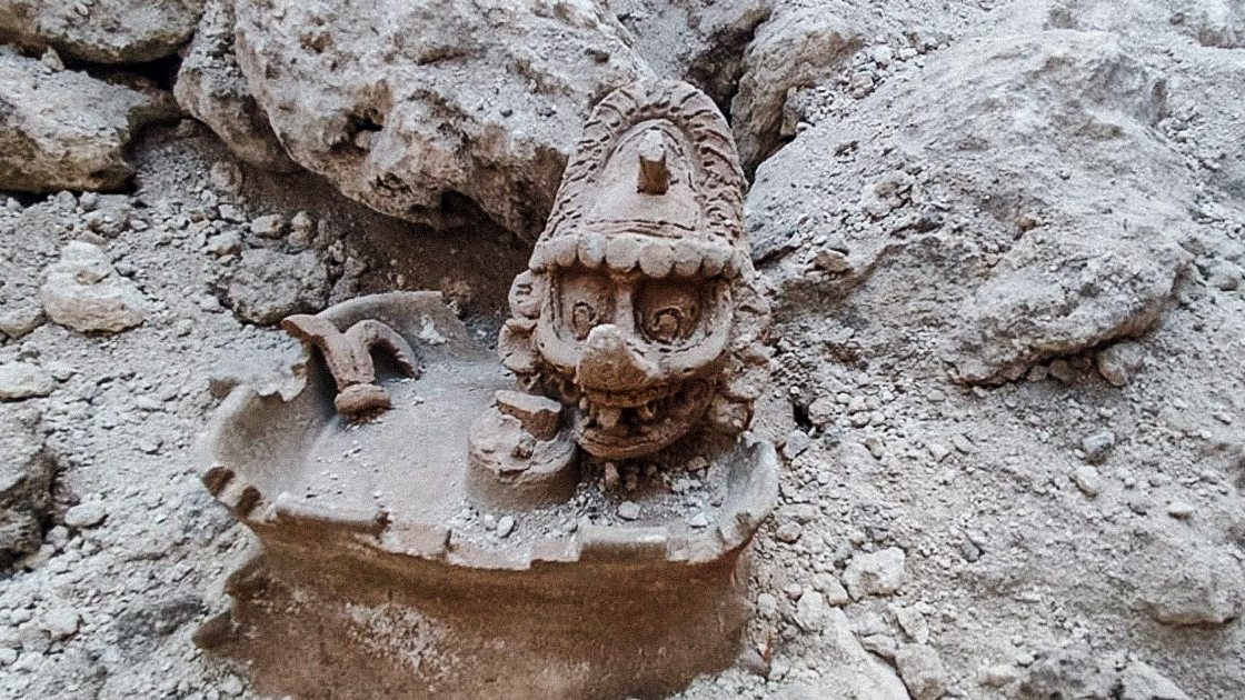 Maya rongi marsruudi 1 äärest leiti haruldane maiade jumala K'awiili kuju